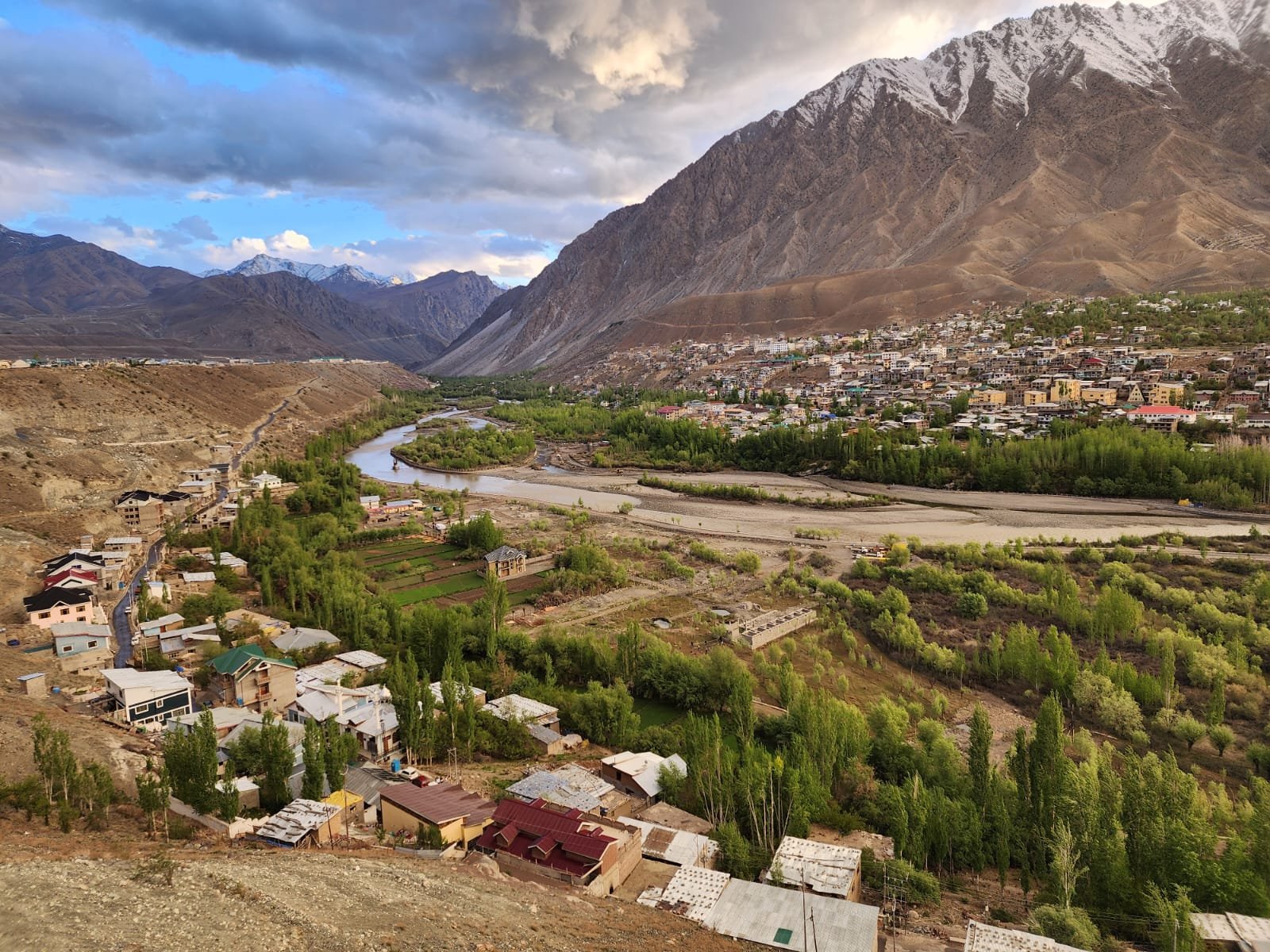 Kashmir to Ladakh road trip hotel stop near Kargil